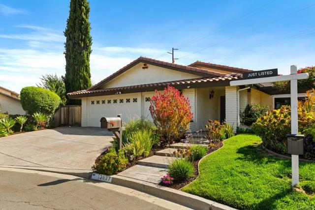 13837 Tam O Shanter Court, Poway CA: https://media.crmls.org/mediaz/f50a9338-99dc-460f-8a23-766b87269298.jpg