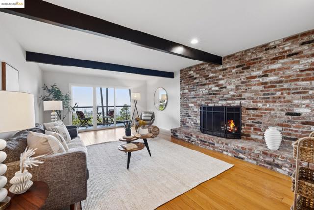 5920 Ascot Dr, Oakland CA: https://media.crmls.org/mediaz/f50b2944-71ec-4590-a3ac-c95af2d67685.jpg