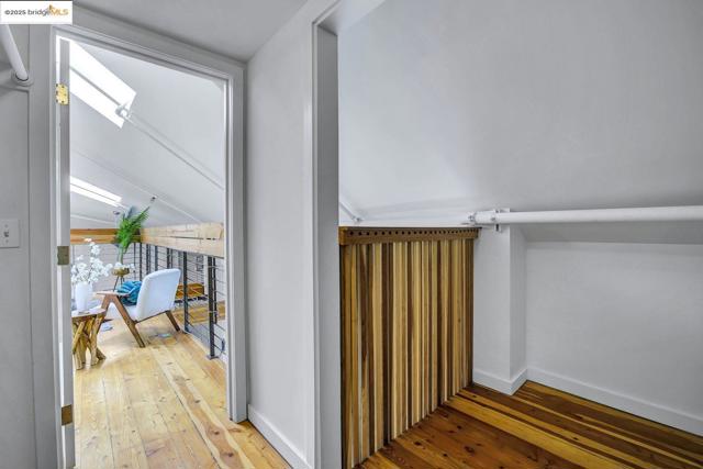1695 15Th St, Oakland CA: https://media.crmls.org/mediaz/f50b8bf9-6900-4941-bb4b-d81bd4a84b36.jpg
