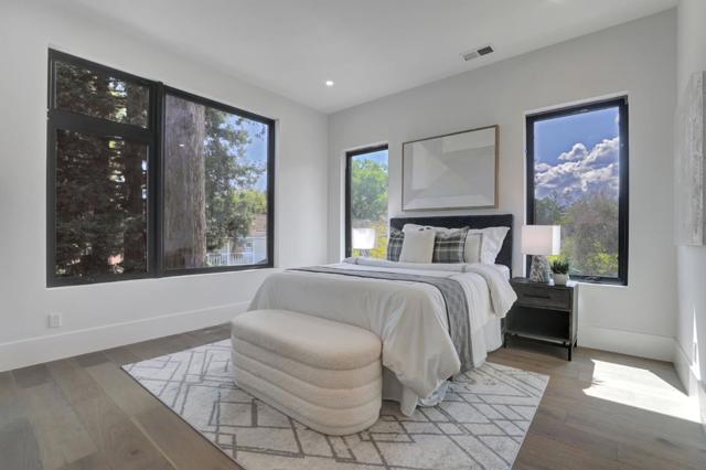 546 9th Avenue, Menlo Park CA: https://media.crmls.org/mediaz/f50bf7a1-030e-44fb-948f-b0c330bbd5b7.jpg
