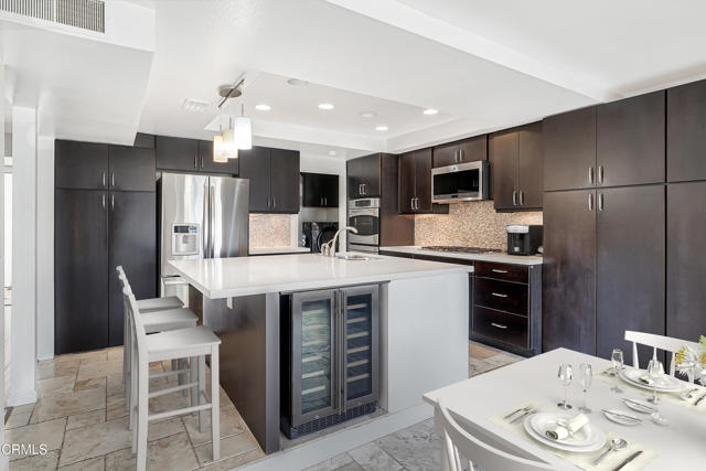 Detail Gallery Image 5 of 33 For 2010 Kingsbridge Way, Oxnard,  CA 93035 - 4 Beds | 3 Baths