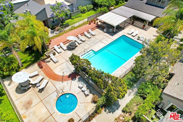 28 Village, Santa Monica CA: https://media.crmls.org/mediaz/f50c1142-ba2c-4bc3-8d23-ed6a146f75c5.jpg