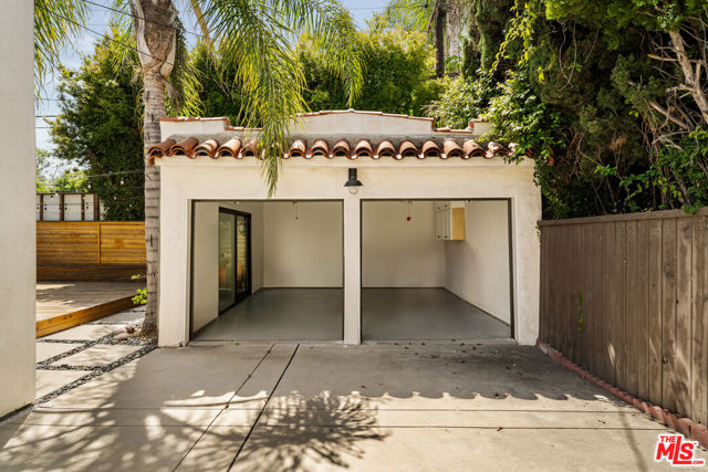 459 N Crescent Heights Boulevard, Los Angeles CA: https://media.crmls.org/mediaz/f50c8e89-efd9-47ad-9032-15c54c142886.jpg