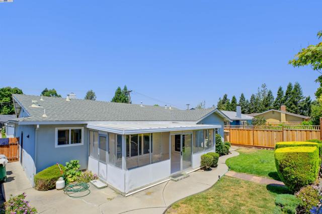156 Dogwood Pl, San Ramon CA: https://media.crmls.org/mediaz/f50cd0c5-6349-449c-b9b9-5d7af83081d6.jpg