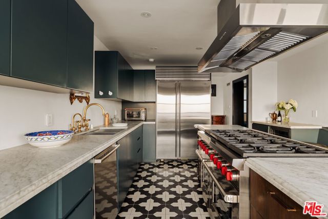 6 Bed Home for Sale in Los Angeles, California