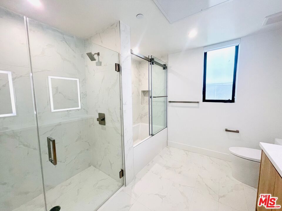 https://media.crmls.org/mediaz/f50d57f7-3e56-43a1-9cb1-9e7808f4e151.jpg?preset=X-Large