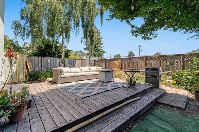522 Oak Drive, Capitola CA: https://media.crmls.org/mediaz/f50d841f-cd77-47cb-a6c6-011d1acebb69.jpg