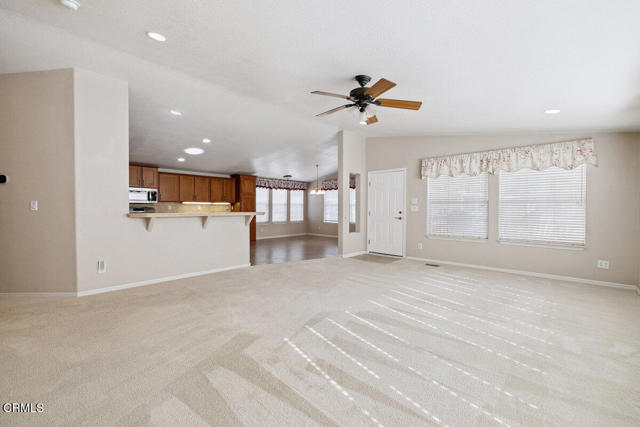 Detail Gallery Image 10 of 45 For 139 Dickens Cir #139,  Ventura,  CA 93003 - 3 Beds | 2 Baths