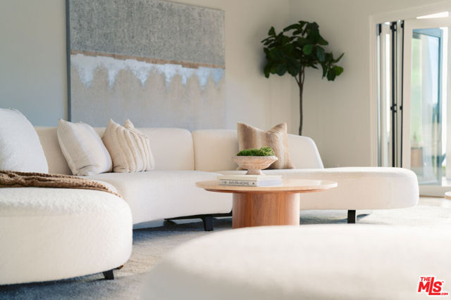 21607 Rambla Vista, Malibu CA: https://media.crmls.org/mediaz/f50ecc7c-48b0-465e-bb41-526230e3e0bd.jpg