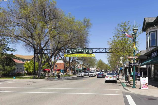 2236 Oakland Ave, Pleasanton CA: https://media.crmls.org/mediaz/f50edb69-1f72-43af-94b4-5a88e70fb633.jpg