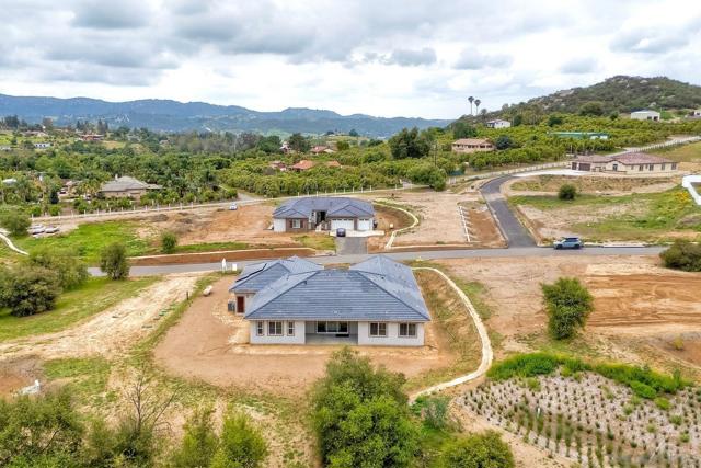 29527 Viking View Ln, Valley Center CA: https://media.crmls.org/mediaz/f50f3df9-5058-4904-8d6a-4314d3499f22.jpg