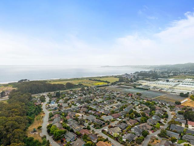 1 Le Havre Place, Half Moon Bay CA: https://media.crmls.org/mediaz/f50fa677-5616-4cfd-8314-16b52d517016.jpg