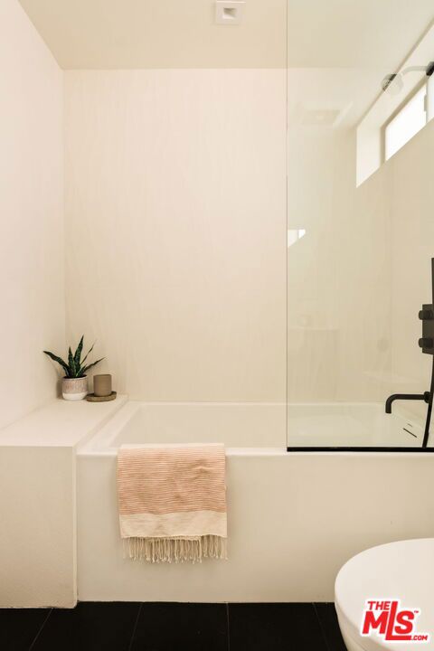 1900 Penmar Avenue, Venice CA: https://media.crmls.org/mediaz/f50fe793-cd22-48a8-b129-7cca30c31c93.jpg