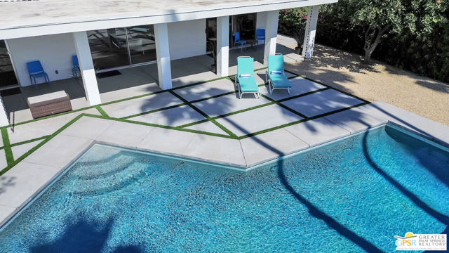 2566 S Calle Palo Fierro, Palm Springs CA: https://media.crmls.org/mediaz/f50fe8df-7dc4-4bb9-aaf6-7b48922811cf.jpg