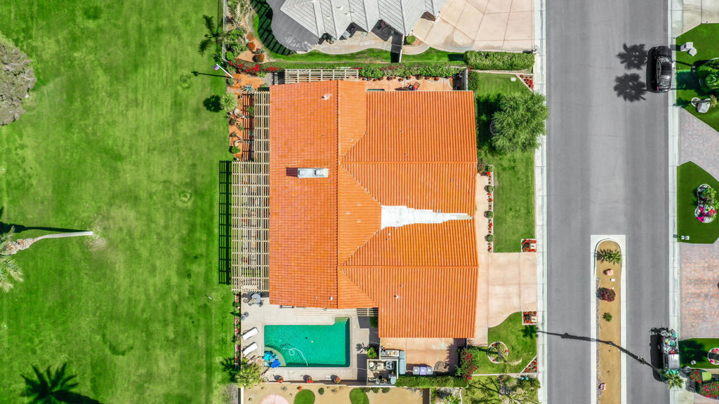 https://media.crmls.org/mediaz/f51014e9-f6f4-419f-bfd6-929c2558df50.jpg?preset=X-Large