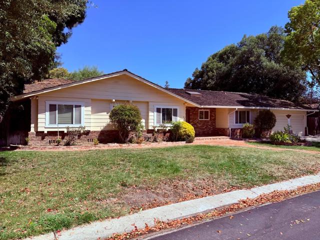 1389 Chelsea Drive, Los Altos CA: https://media.crmls.org/mediaz/f5101e69-b5a7-45e5-b9d0-1c11ee51ff74.jpg