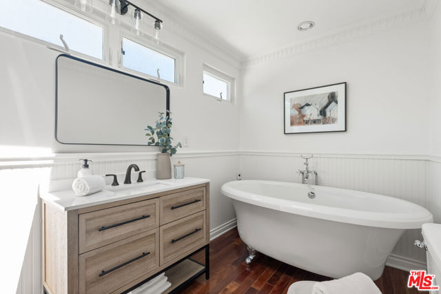 7363 W 87th Place, Los Angeles CA: https://media.crmls.org/mediaz/f510223a-6f3b-45da-9375-8c08bc4fe1d2.jpg