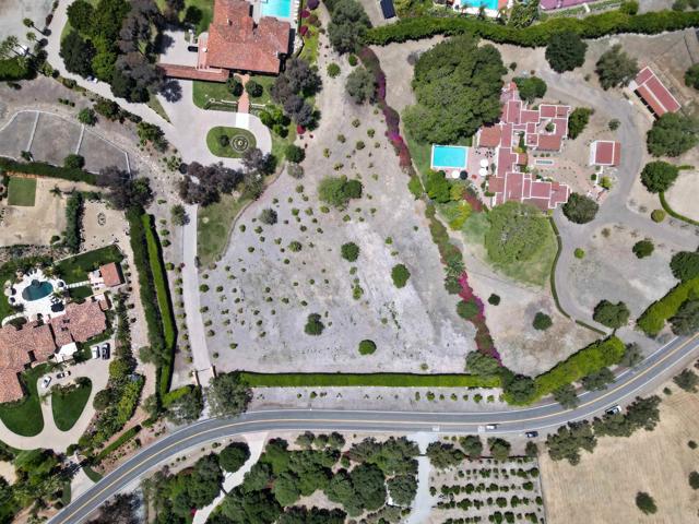 18220 Via De Fortuna, Rancho Santa Fe CA: https://media.crmls.org/mediaz/f51044fd-3b84-42ba-b4b5-92cb082aa864.jpg