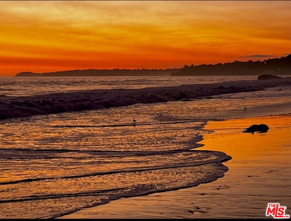 https://media.crmls.org/mediaz/f5104bff-1603-4f06-9061-49a9e853c2af.jpg?preset=X-Large