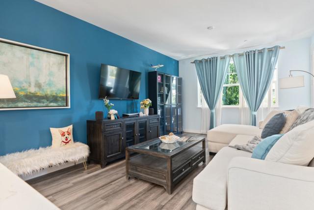 320 Circuit Way, Mountain View CA: https://media.crmls.org/mediaz/f510b980-b081-4831-b904-49414df16cfb.jpg
