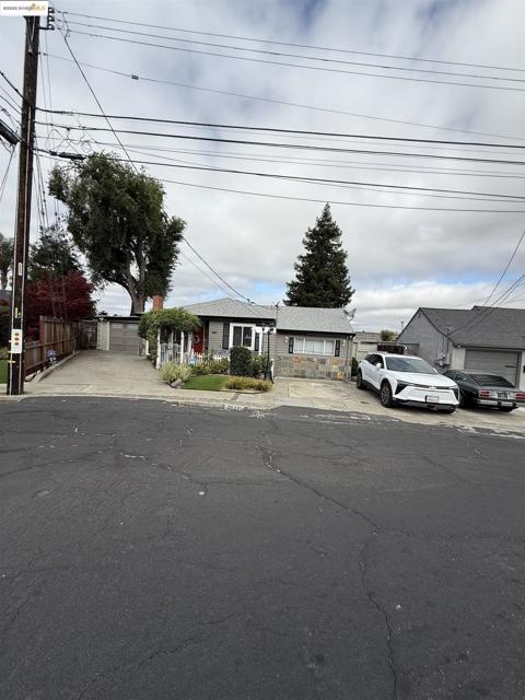 2821 Ponderosa Drive, Concord CA: https://media.crmls.org/mediaz/f510c00f-901f-448e-9e31-d66c28e85860.jpg