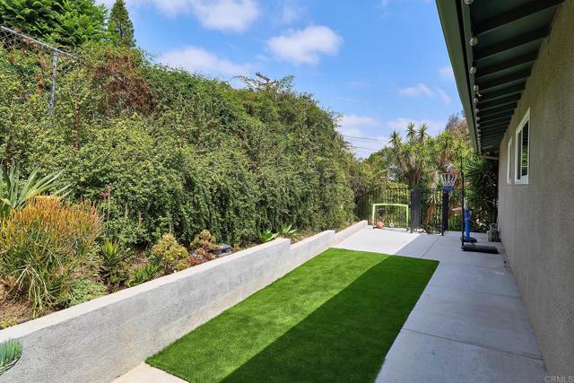 2615 Ginger Way, Escondido CA: https://media.crmls.org/mediaz/f510f159-d9fc-40df-9cd1-81e069bf54fe.jpg