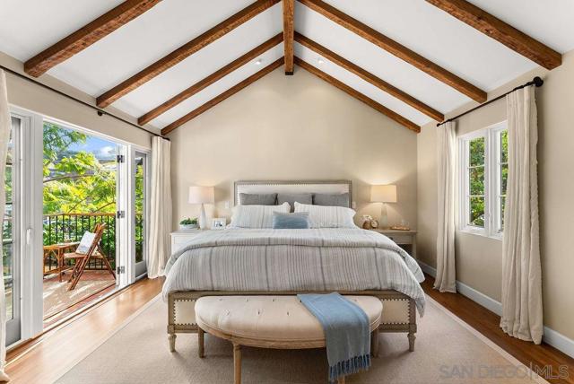 7725 Whitefield Pl, La Jolla CA: https://media.crmls.org/mediaz/f51122a1-d7ad-4e51-a2ef-3bf1e6933c63.jpg