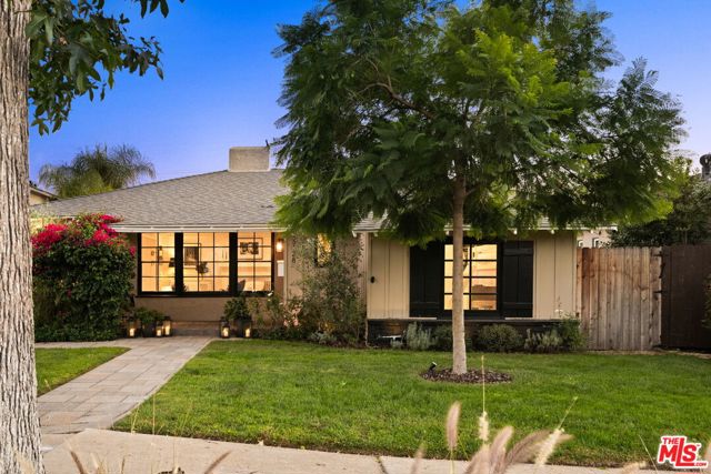 13128 Hartsook Street, Sherman Oaks CA: https://media.crmls.org/mediaz/f511430c-e165-408f-87a1-f6128636381b.jpg