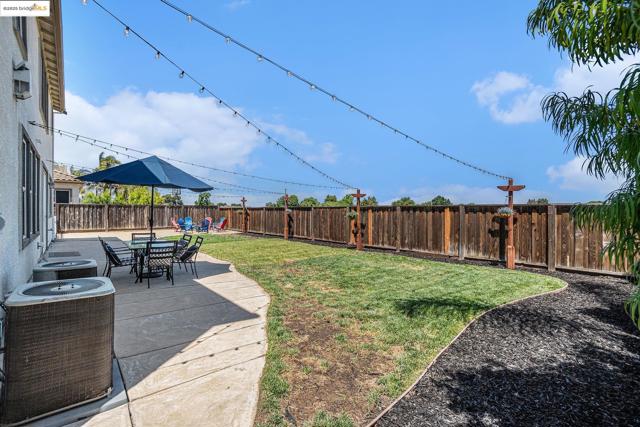 583 Sawgrass Way, Oakley CA: https://media.crmls.org/mediaz/f5117f50-466a-4e0a-ab1b-f14f6f1224d0.jpg