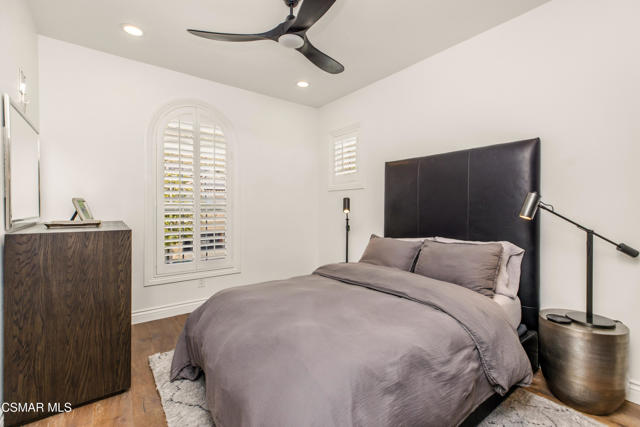 6072 Mandeville Place, Oak Park CA: https://media.crmls.org/mediaz/f5121618-ebe5-4653-ad20-2ec5bf9416c1.jpg