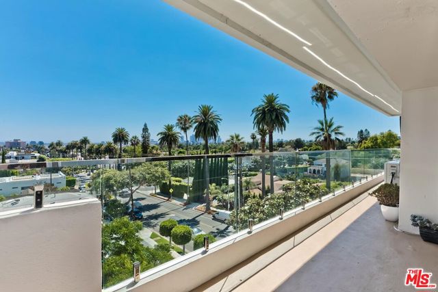 838 Doheny Drive, West Hollywood, California 90069, 2 Bedrooms Bedrooms, ,2 BathroomsBathrooms,Condominium,For Sale,Doheny,24422655