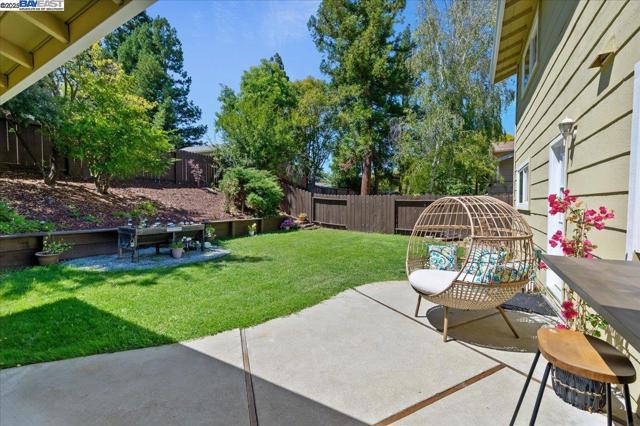 7606 Desertwood Ln, Pleasanton CA: https://media.crmls.org/mediaz/f5148bef-25ae-4abb-ade6-3f68520b37e7.jpg