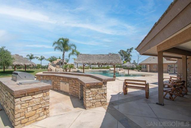 Image 31 of 75 For 37789 Avenida La Cresta