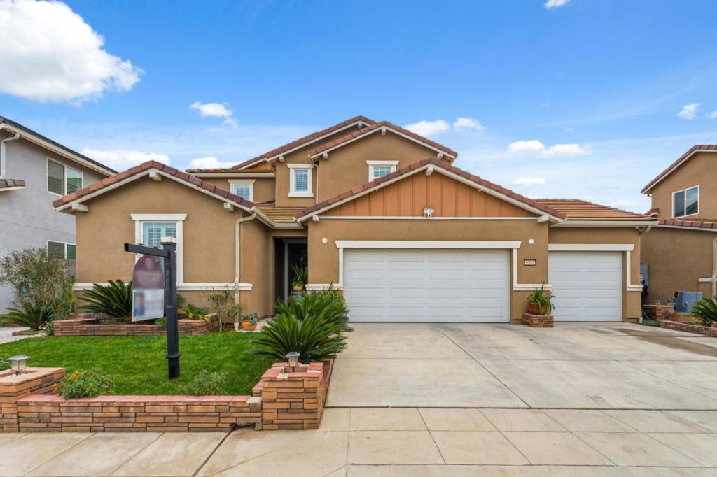 6349 W Acacia Avenue