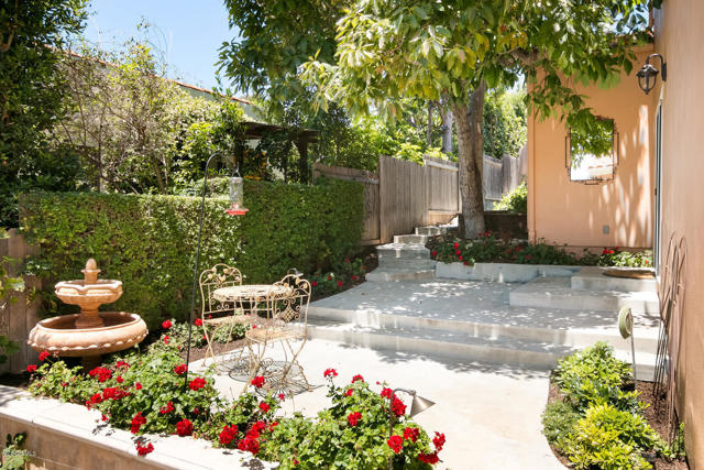 2167 Palomar Avenue, Ventura CA: https://media.crmls.org/mediaz/f515e62e-3a20-4258-a0eb-6d217abe133c.jpg