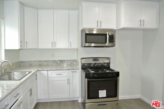 603 W 47th Street, Los Angeles CA: https://media.crmls.org/mediaz/f5163b42-5805-4b1c-ac86-7a16cfb93fbc.jpg