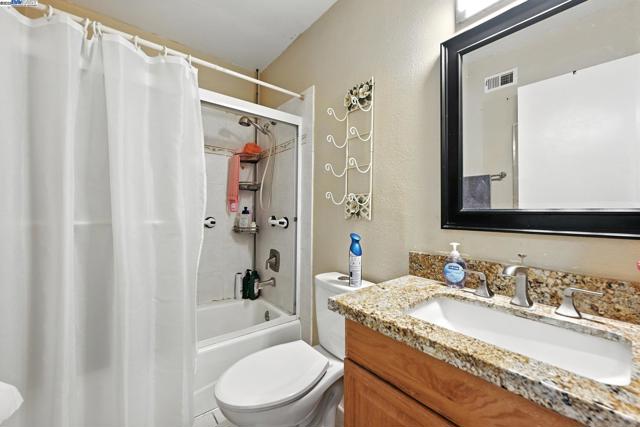 10293 Covina Pl, San Diego CA: https://media.crmls.org/mediaz/f51696d6-7c6c-416c-878f-b01e22b519c6.jpg