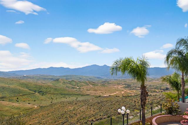 Image 39 of 73 For 18410 Lakepointe Dr