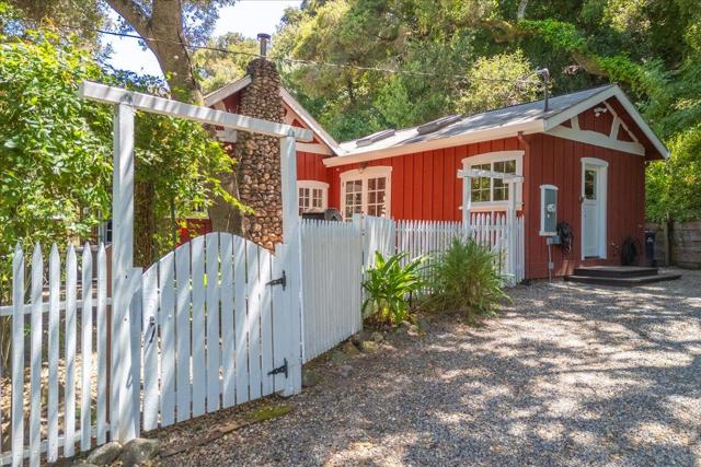 11 Southbank Road, Carmel Valley CA: https://media.crmls.org/mediaz/f516cd32-4d64-4a57-b0a5-015bb5af5d0f.jpg