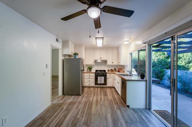 12780 Avenida La Valencia, San Diego CA: https://media.crmls.org/mediaz/f516fa79-b41b-45c9-97e5-2ccf680f929b.jpg