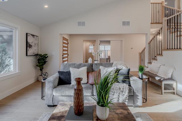 311 Foxboro Ct, San Ramon CA: https://media.crmls.org/mediaz/f51723ef-8403-44f0-a2e2-81ca653d03e6.jpg