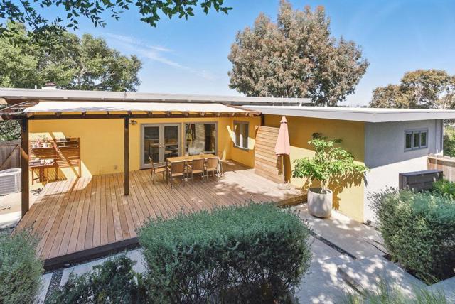 3225 Upper Lock Avenue, Belmont CA: https://media.crmls.org/mediaz/f5173db8-64f5-42da-ba3d-869a5bc42432.jpg