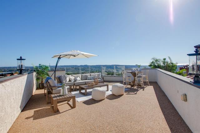 6817 Vianda Ct Court, Carlsbad CA: https://media.crmls.org/mediaz/f5177641-10e3-45ea-bb1a-3cfcfcfc328a.jpg