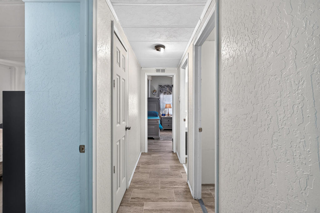 https://media.crmls.org/mediaz/f518a868-a768-4b4b-a058-209df7872ecc.jpg?preset=X-Large