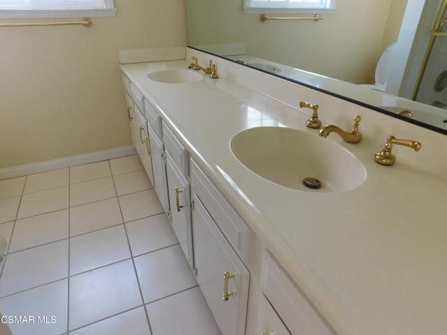 29140 Quail Run Drive, Agoura Hills CA: https://media.crmls.org/mediaz/f518e304-7e2f-48cb-ad14-7ff7ffdfda10.jpg