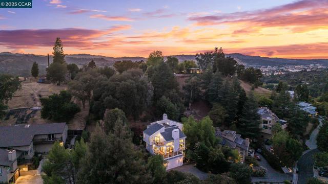 189 Rudgear Drive, Walnut Creek CA: https://media.crmls.org/mediaz/f5199445-b087-4465-9d64-facd9495a2f7.jpg