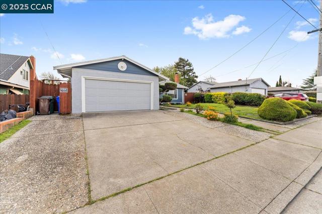 885 Tara Hills Dr, Pinole CA: https://media.crmls.org/mediaz/f519d59b-20b8-4833-bb49-319ded270de5.jpg