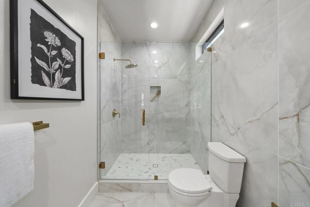 Image 30 of 72 For 711 Country Club Ln