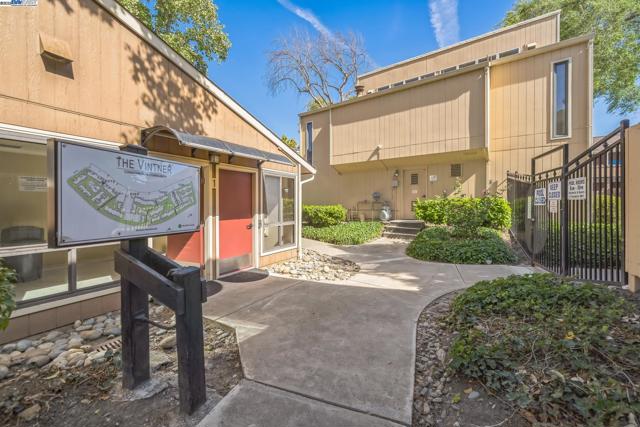 8985 Alcosta Blvd, San Ramon CA: https://media.crmls.org/mediaz/f51a7eec-c575-4551-96a3-67047e545798.jpg