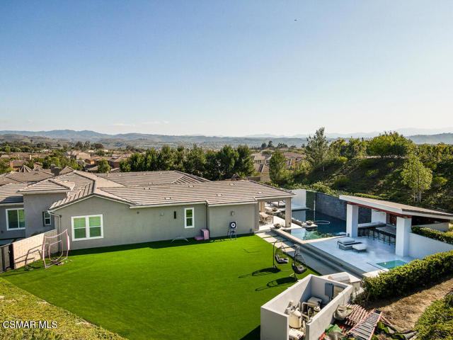 6981 Shadow Wood Drive, Moorpark CA: https://media.crmls.org/mediaz/f51b1e1f-77c1-4f4f-a712-0abe99d94f16.jpg